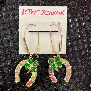 1 hr sale Betsey Johnson st pattys day earrings